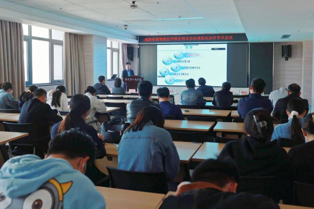 山东荣成市一在建冷链仓库发生火灾 已致9人失联