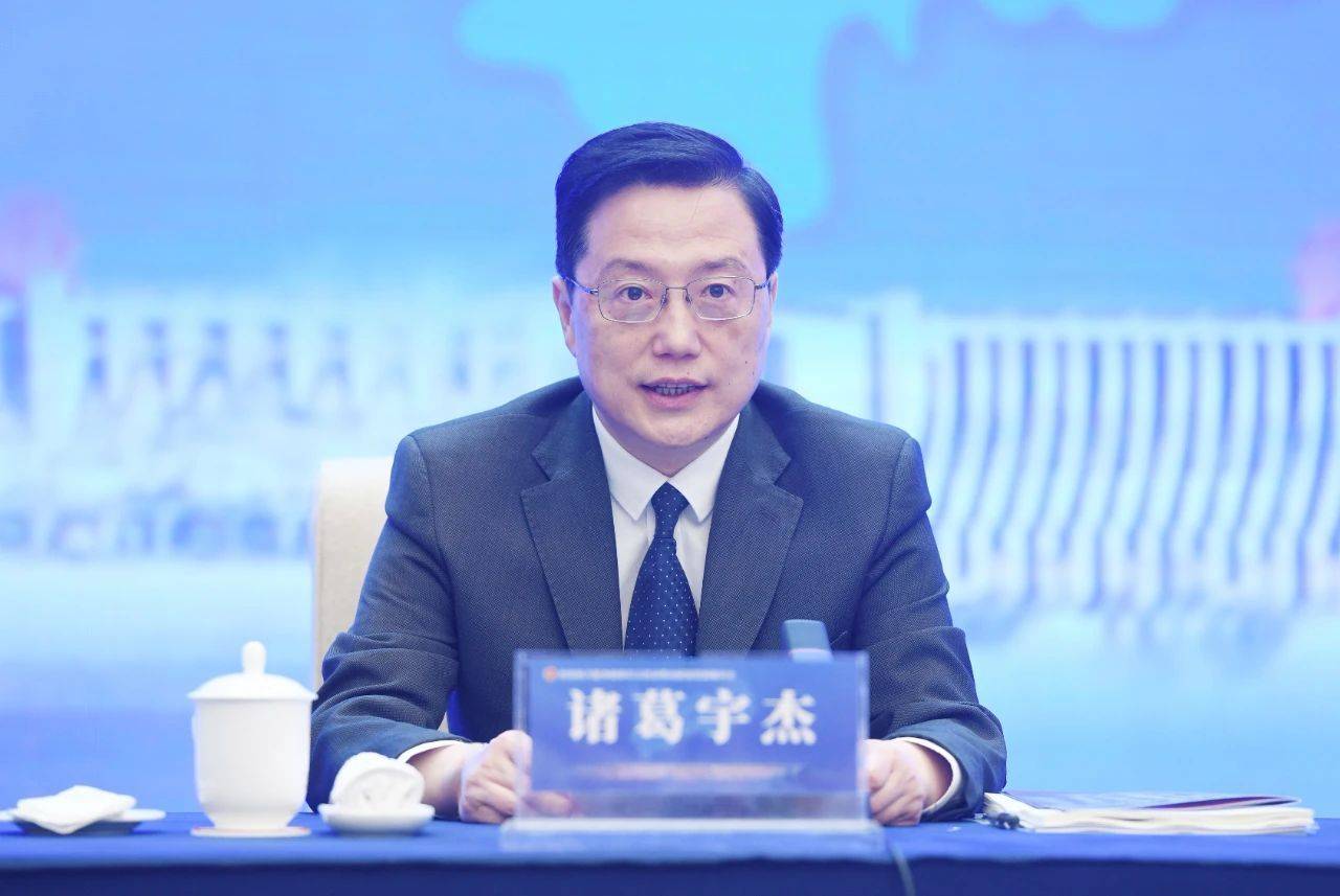 生态环境部部长黄润秋会见巴基斯坦旁遮普省首席部长玛里雅姆