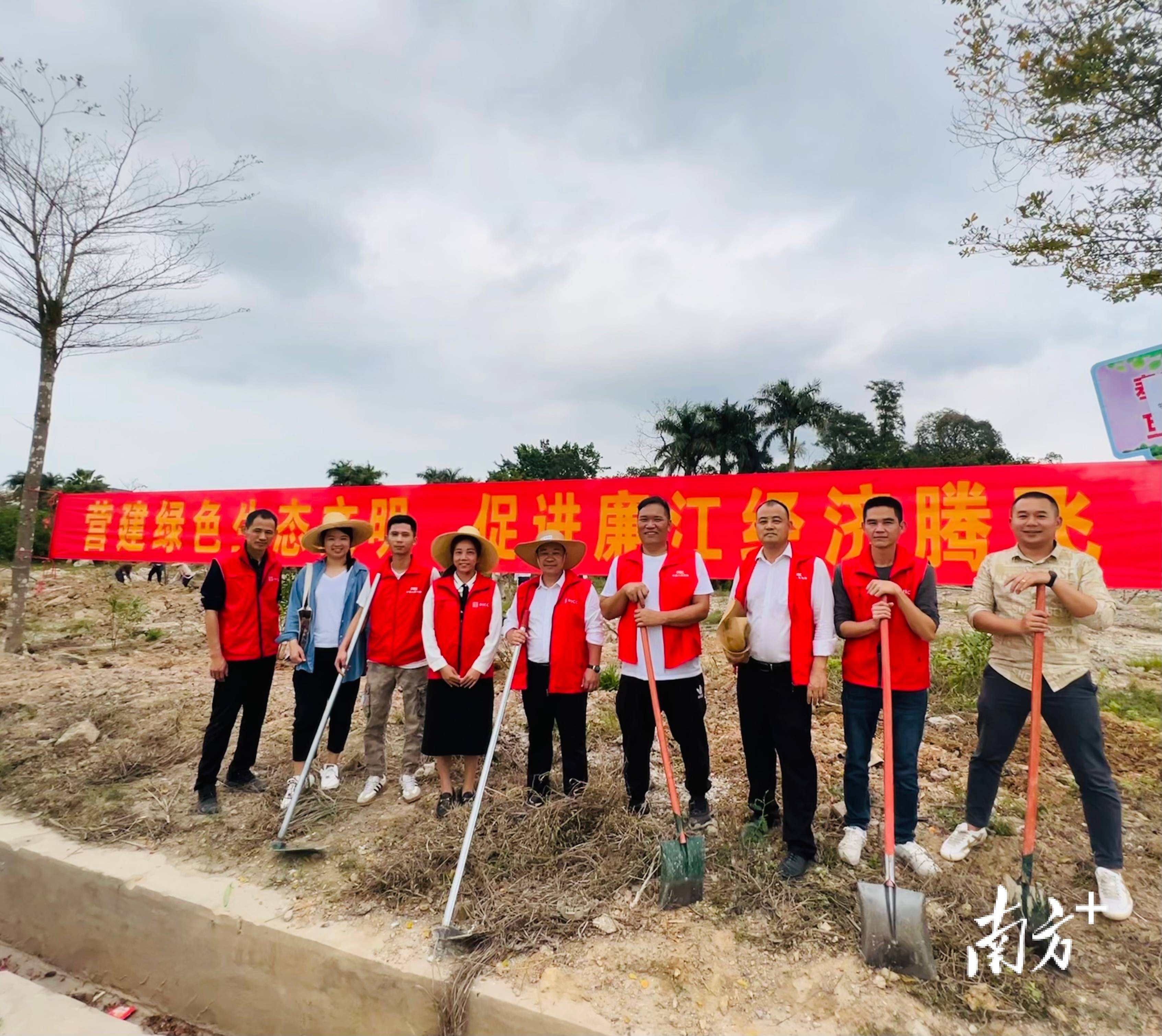 人保伴您前行,人保财险政银保 _2025年岸电系统行业发展趋势及政策分析