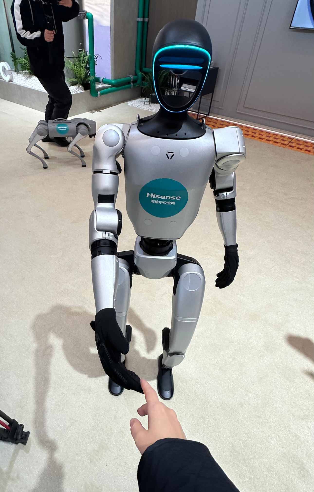 2025国际人形机器人技能大赛召开 业内呼吁理性包容机器人行业“成长的烦恼”
