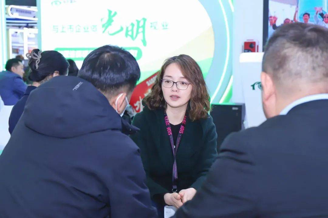 何氏眼科：暑假期间是公司视光业务和屈光业务的传统旺季