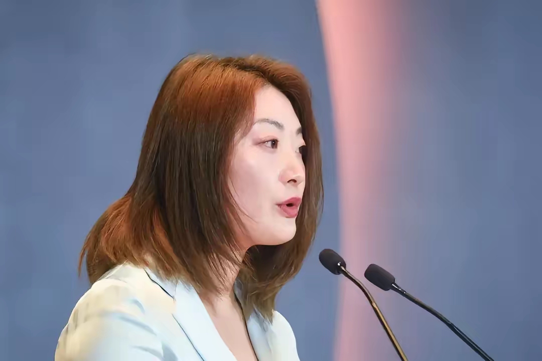 【财闻联播】事关美暂停向中国出售发动机技术，外交部表态！宗馥莉接手娃哈哈实业公司