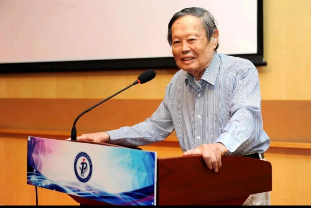 时间送走了杨振宁，先生的伟大已无需证明