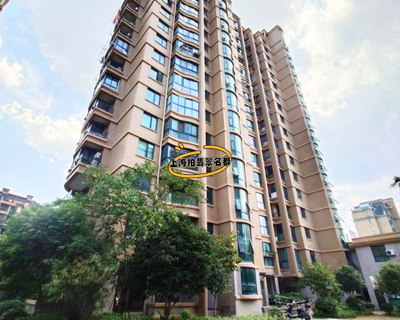 万科上海高福云境一天卖出25套亿元豪宅；上海第八批次土拍于今日开拍 | 房产早参