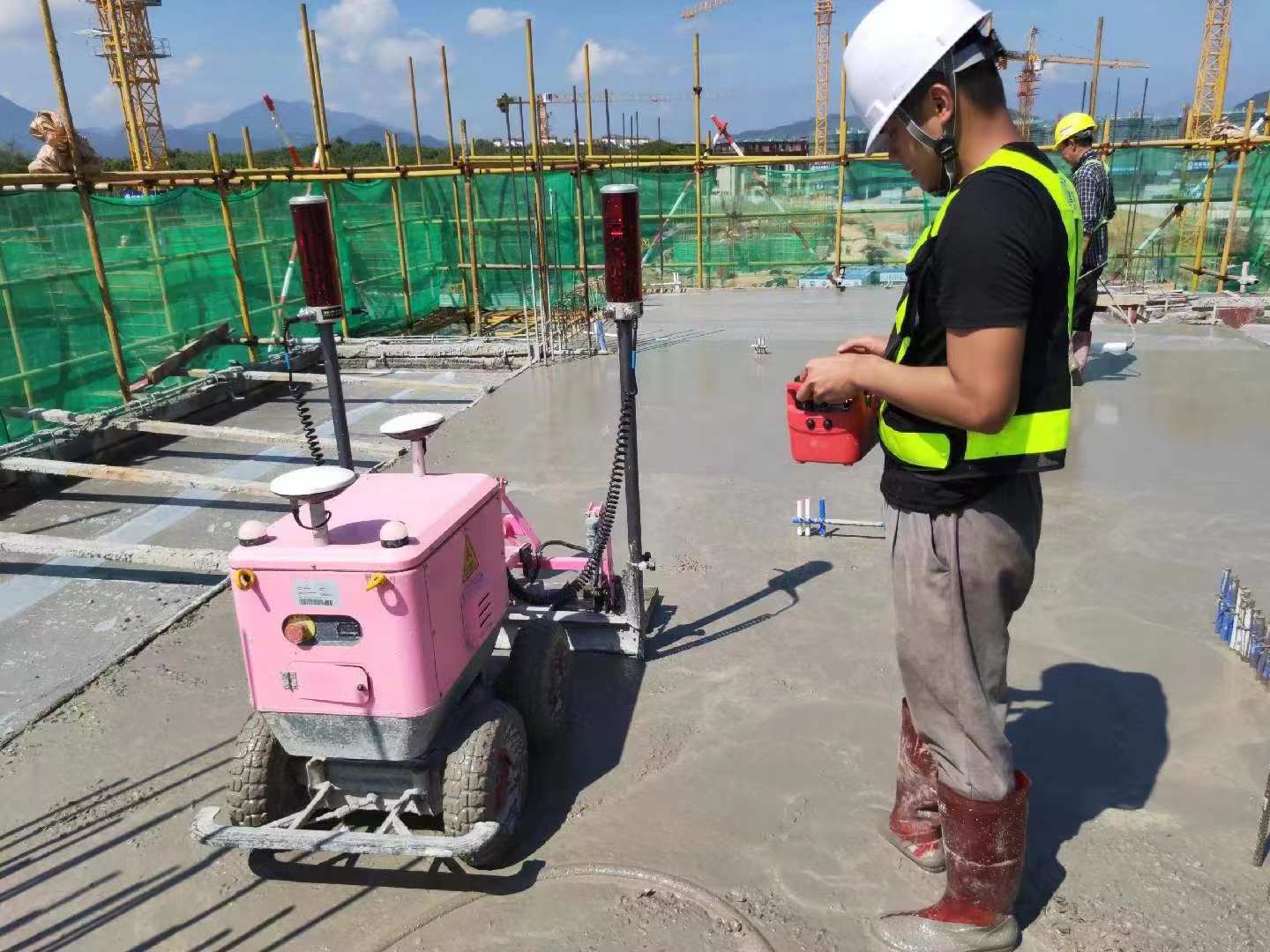 碧桂园服务清洁机器人加速落地 年内计划投入使用超1000台