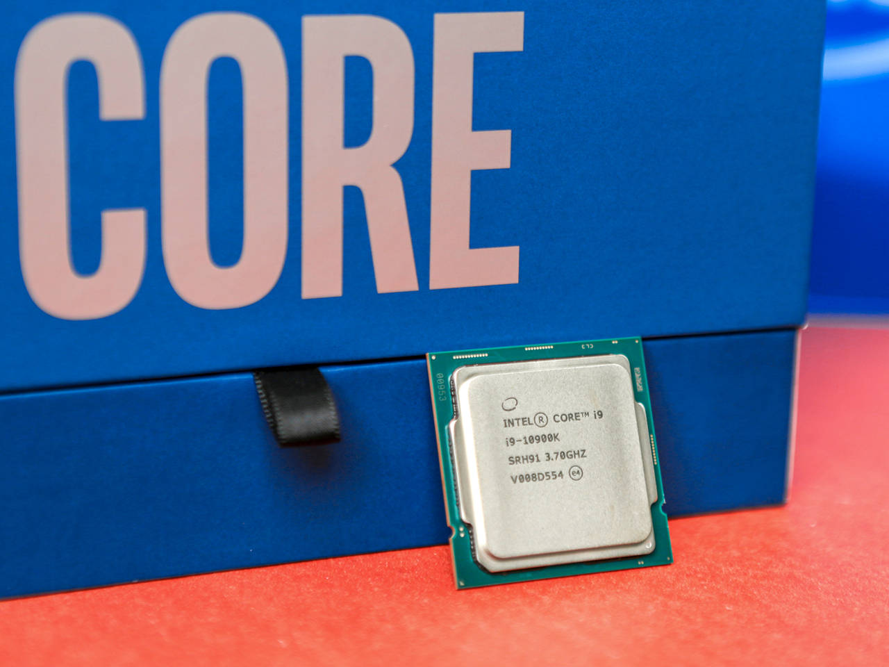 英特尔股价盘中涨超7% 4月累计大涨105%