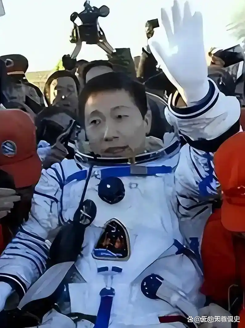 杨利伟：载人登月计划正常推进